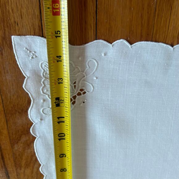 Vintage White Cutwork 97” x 62” Tablecloth Set w/ 6 Embroidered Napkins - Picture 16 of 16